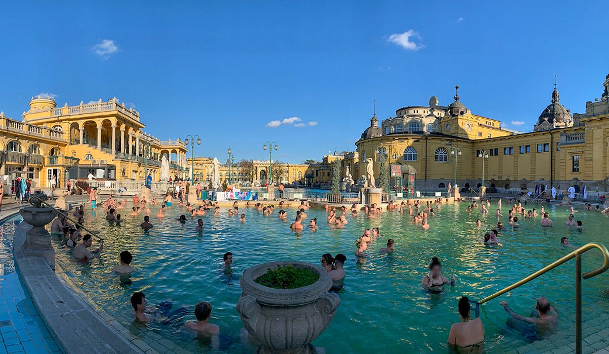 Crowds in the outdoor thermal baths in Budapest