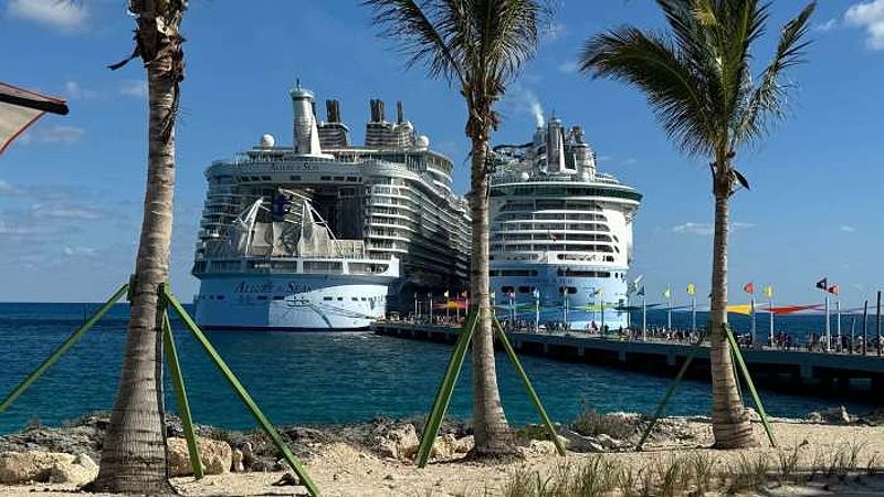 Cruise ships docked at CocoCay